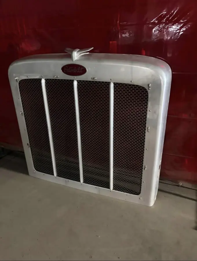 Peterbilt 389 Factory Grille Assembly – part number PTD-2245